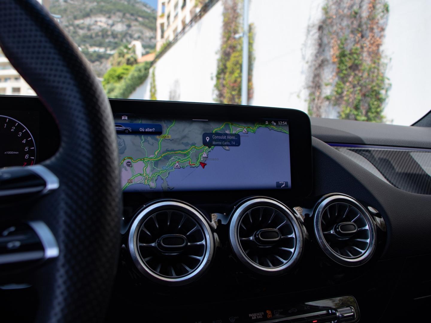 Image MERCEDES-BENZ GLA 250 e 218ch AMG Line 8G-DCT