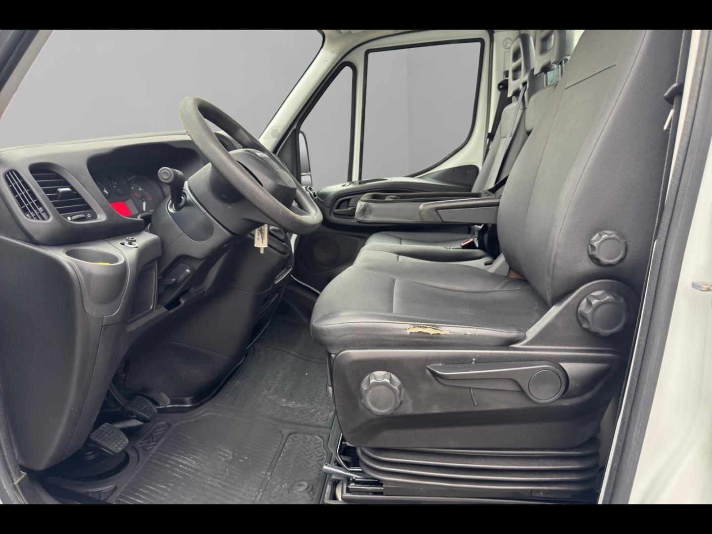 Image IVECO Daily CCb 35C14H Empattement 3750 Tor