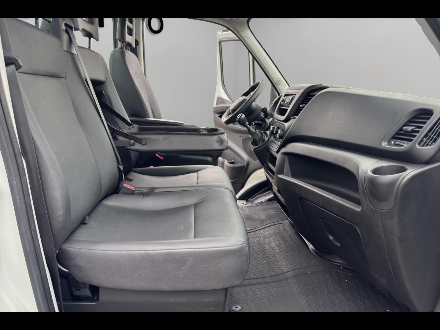 Image IVECO Daily CCb 35C14H Empattement 3750 Tor