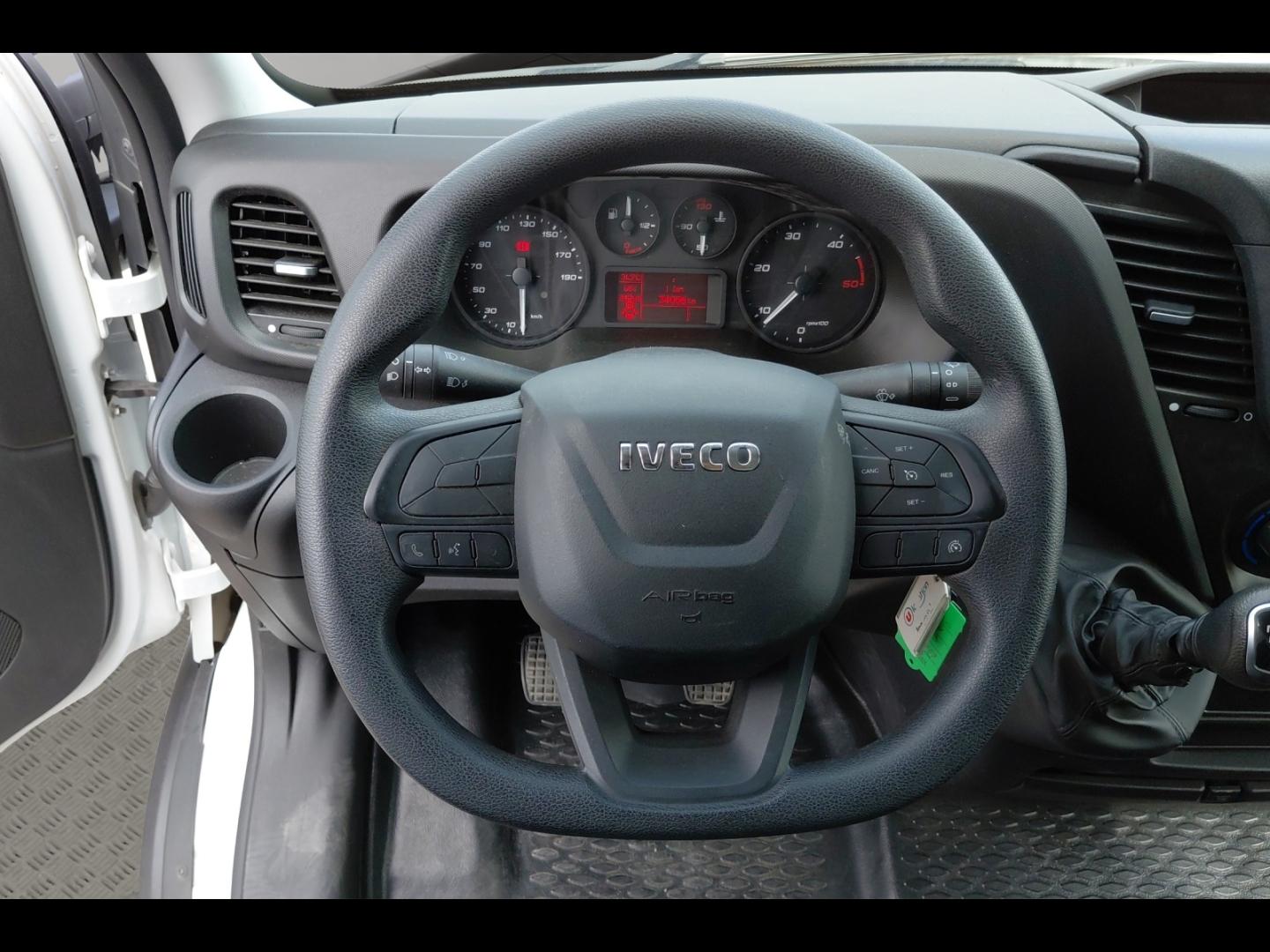 Image IVECO Daily CCb 35C16H empattement 4100 3.0 CAISSE HAYON AUVENT