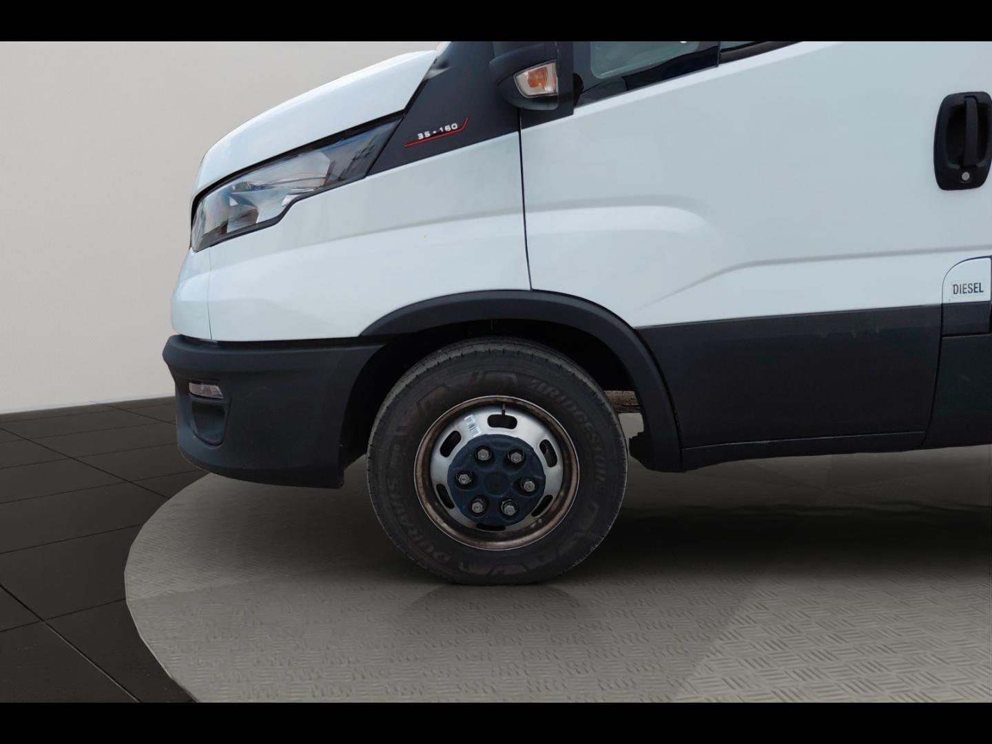 Image IVECO Daily CCb 35C16H empattement 4100 3.0 CAISSE HAYON AUVENT