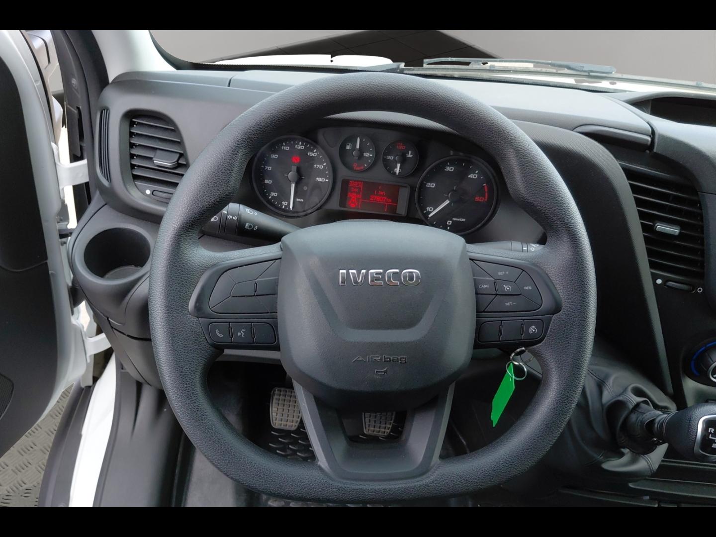 Image IVECO Daily CCb 35C16H empattement 4100 3.0 CAISSE HAYON AUVENT
