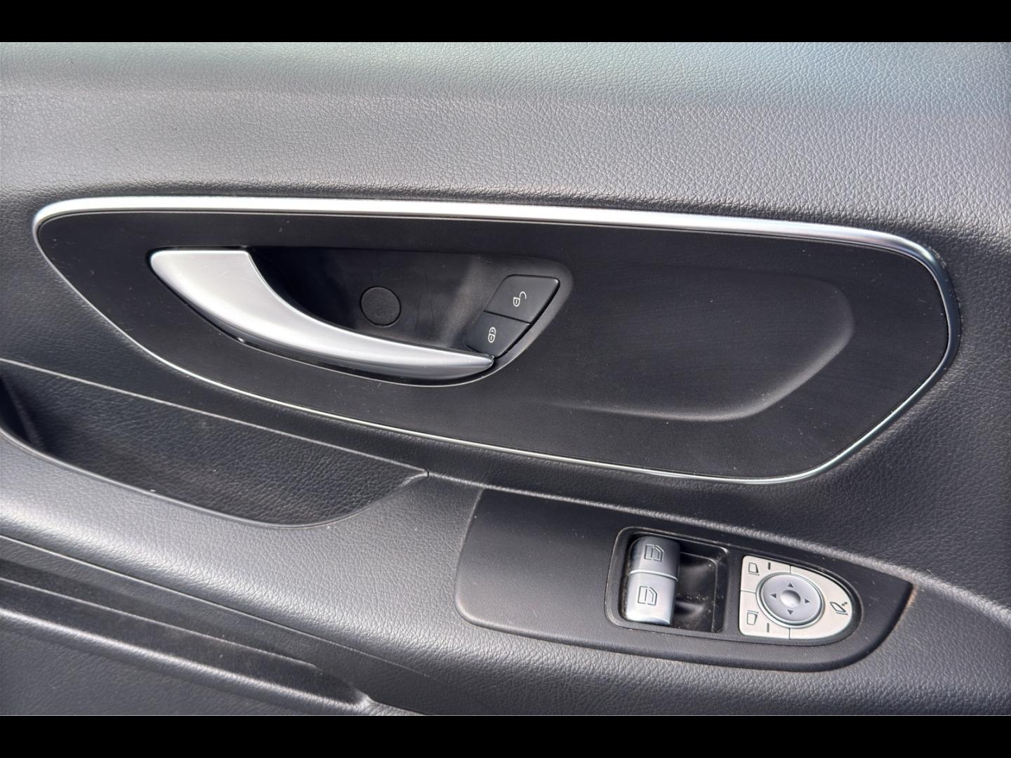 Image MERCEDES-BENZ Vito Fg 116 CDI Mixto Compact Select Propulsion 7G-Tronic (pas de TVA)
