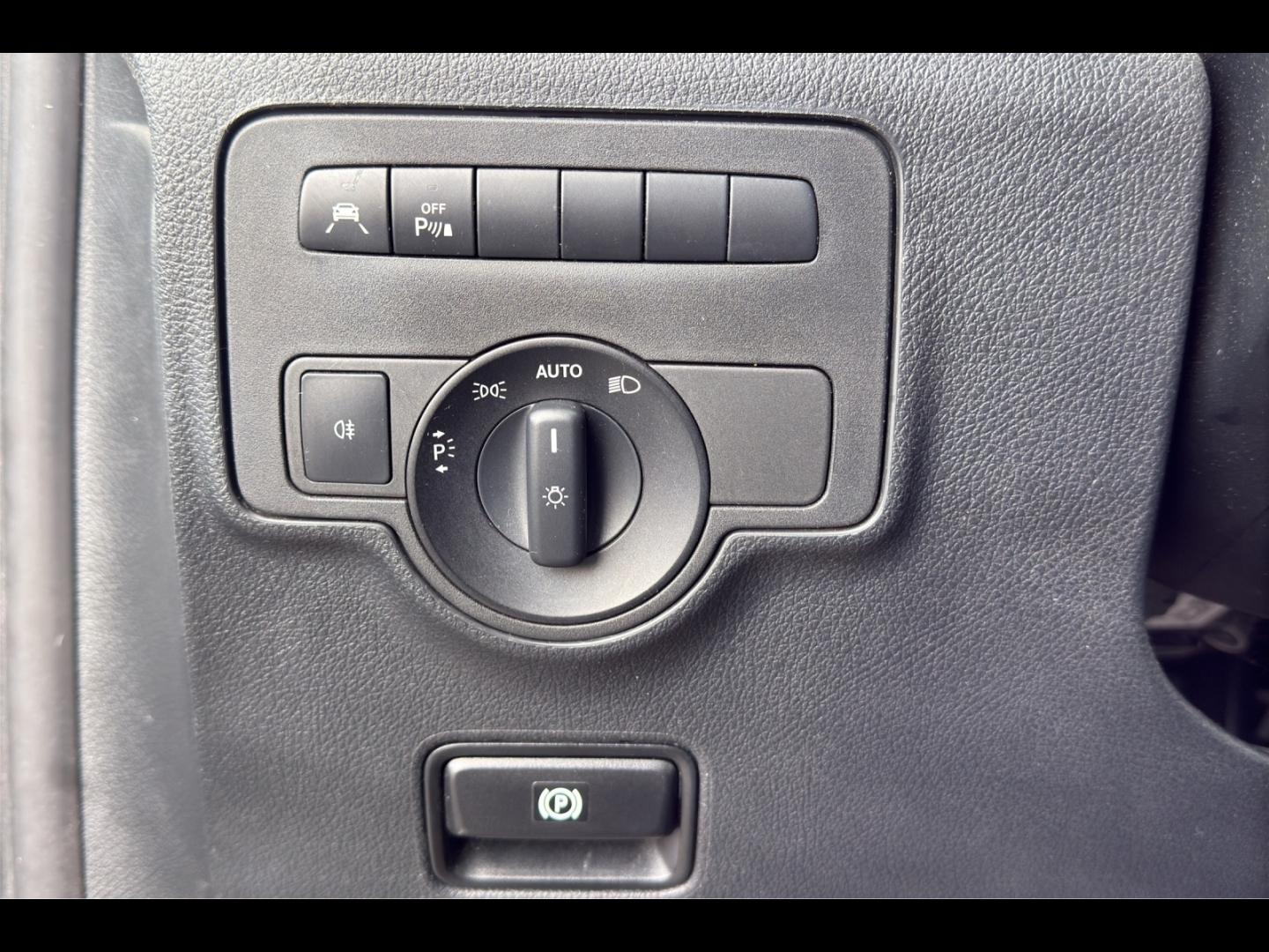 Image MERCEDES-BENZ Vito Fg 116 CDI Mixto Compact Select Propulsion 7G-Tronic (pas de TVA)