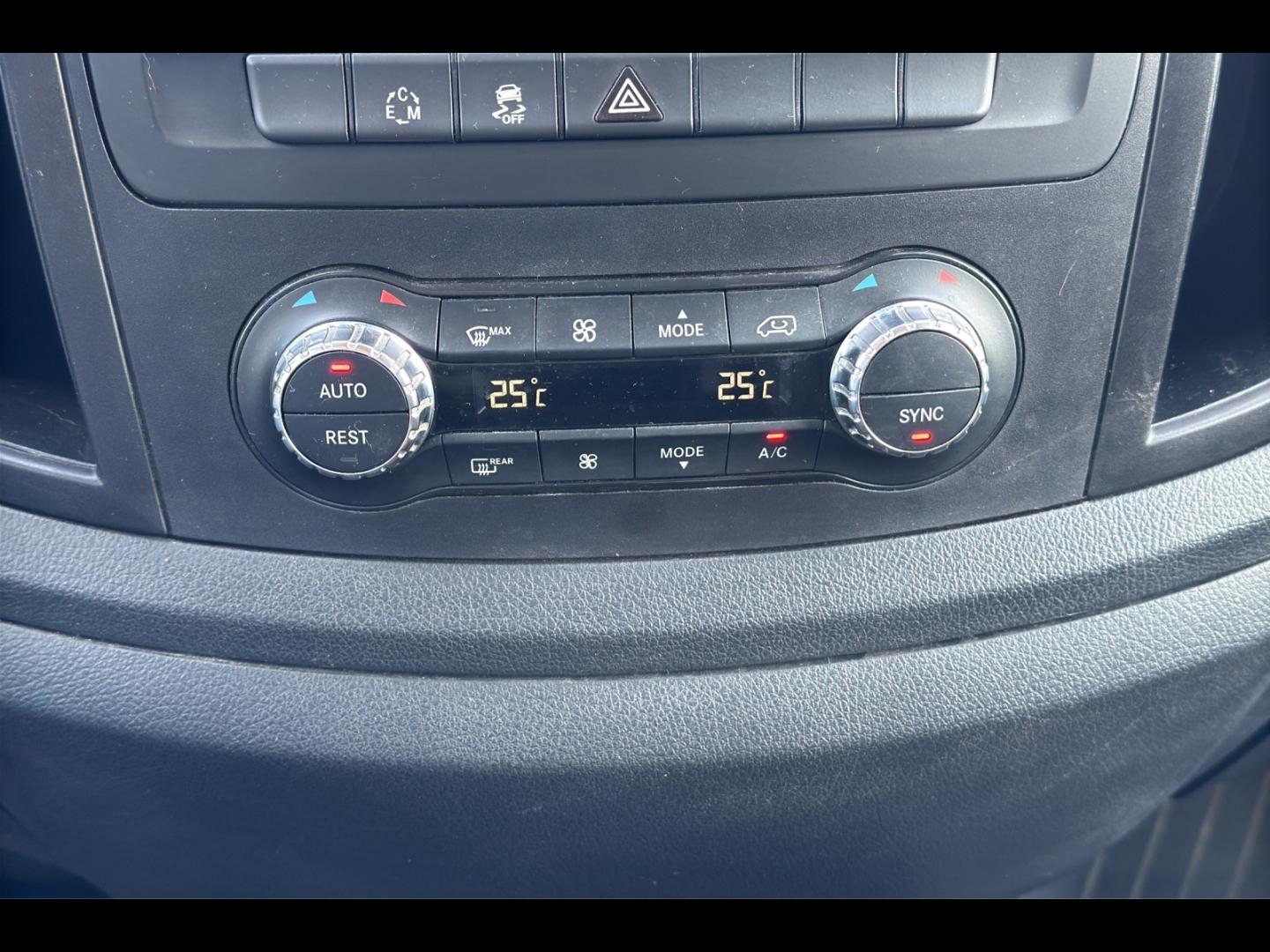 Image MERCEDES-BENZ Vito Fg 116 CDI Mixto Compact Select Propulsion 7G-Tronic (pas de TVA)