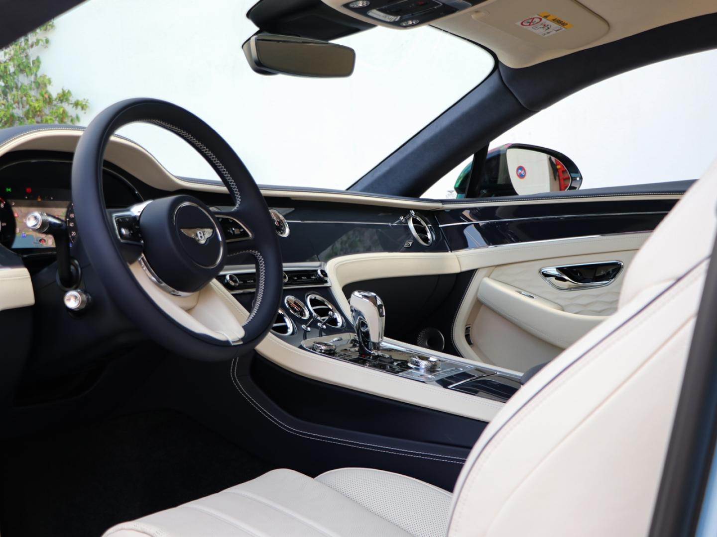 Image BENTLEY CONTINENTAL GT S V8 4.0 Hybrid 680ch