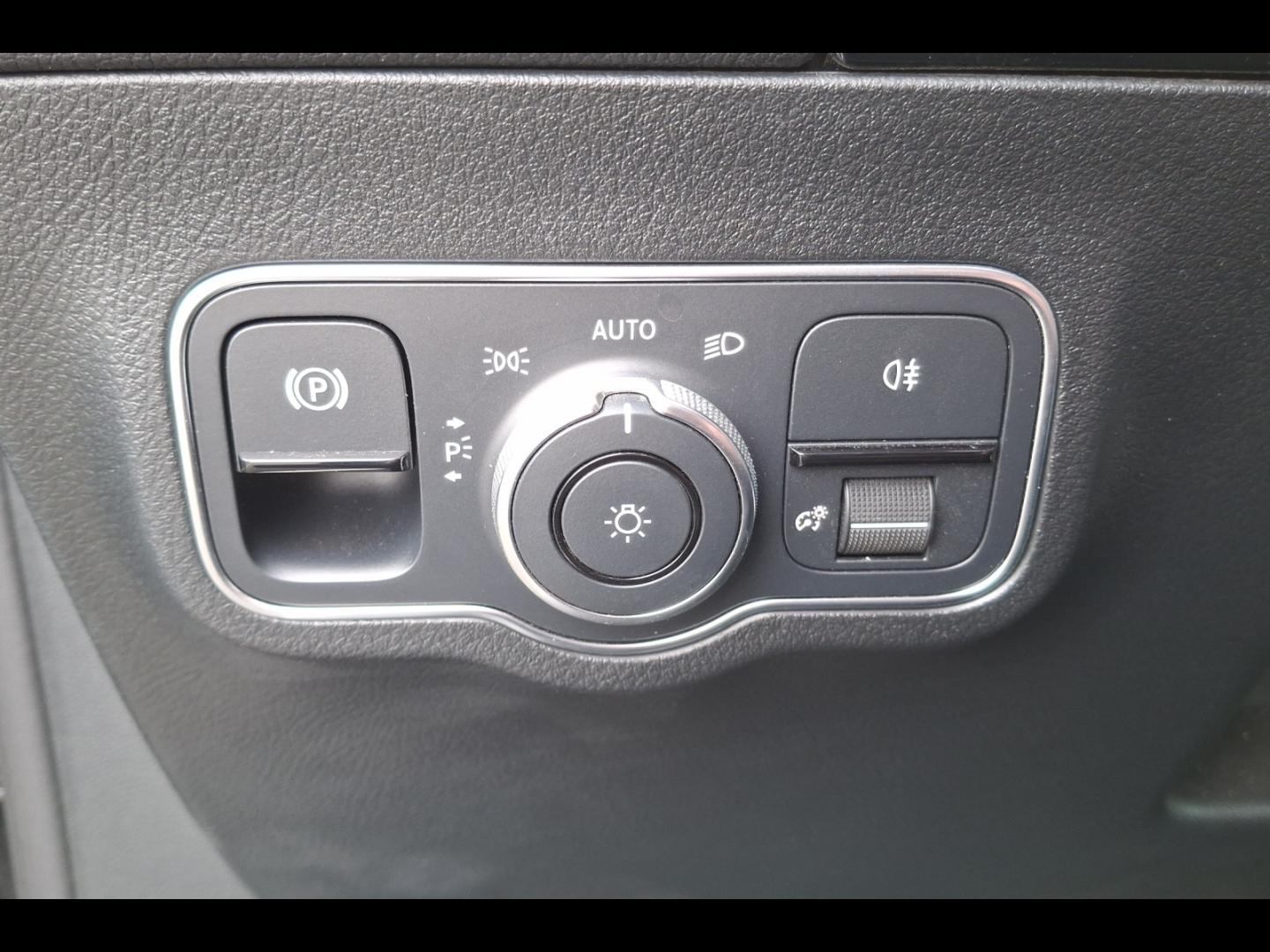 Image MERCEDES-BENZ GLA 200 d 150ch Progressive Line 8G-DCT
