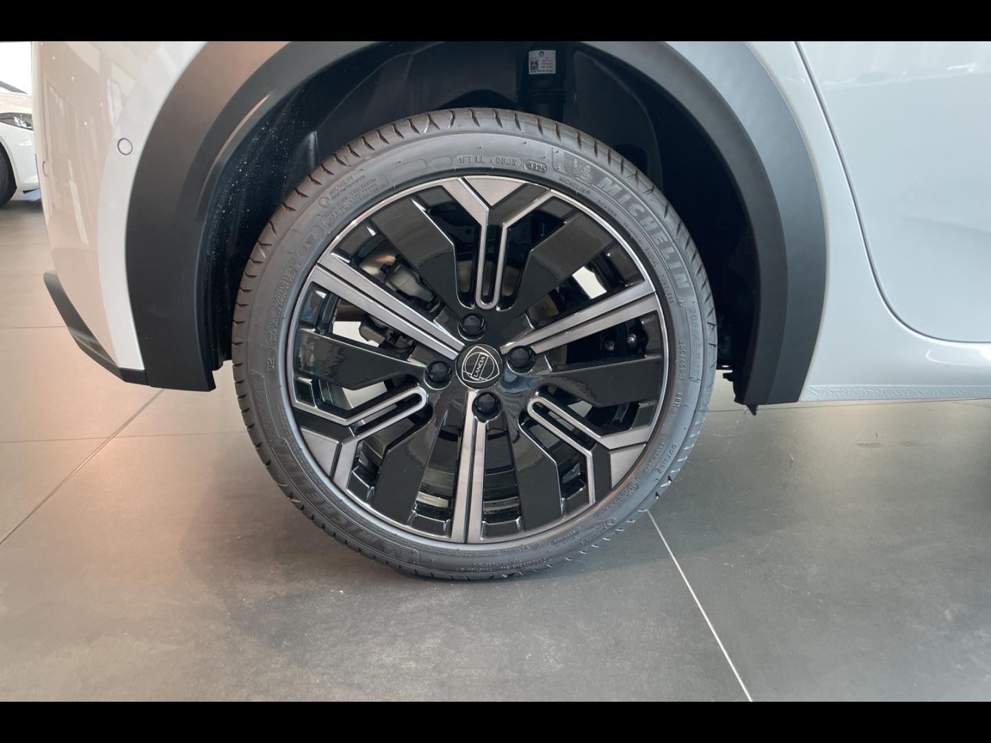 Image LANCIA Ypsilon 1.2 Ibrida 110ch HF Line eDCT6