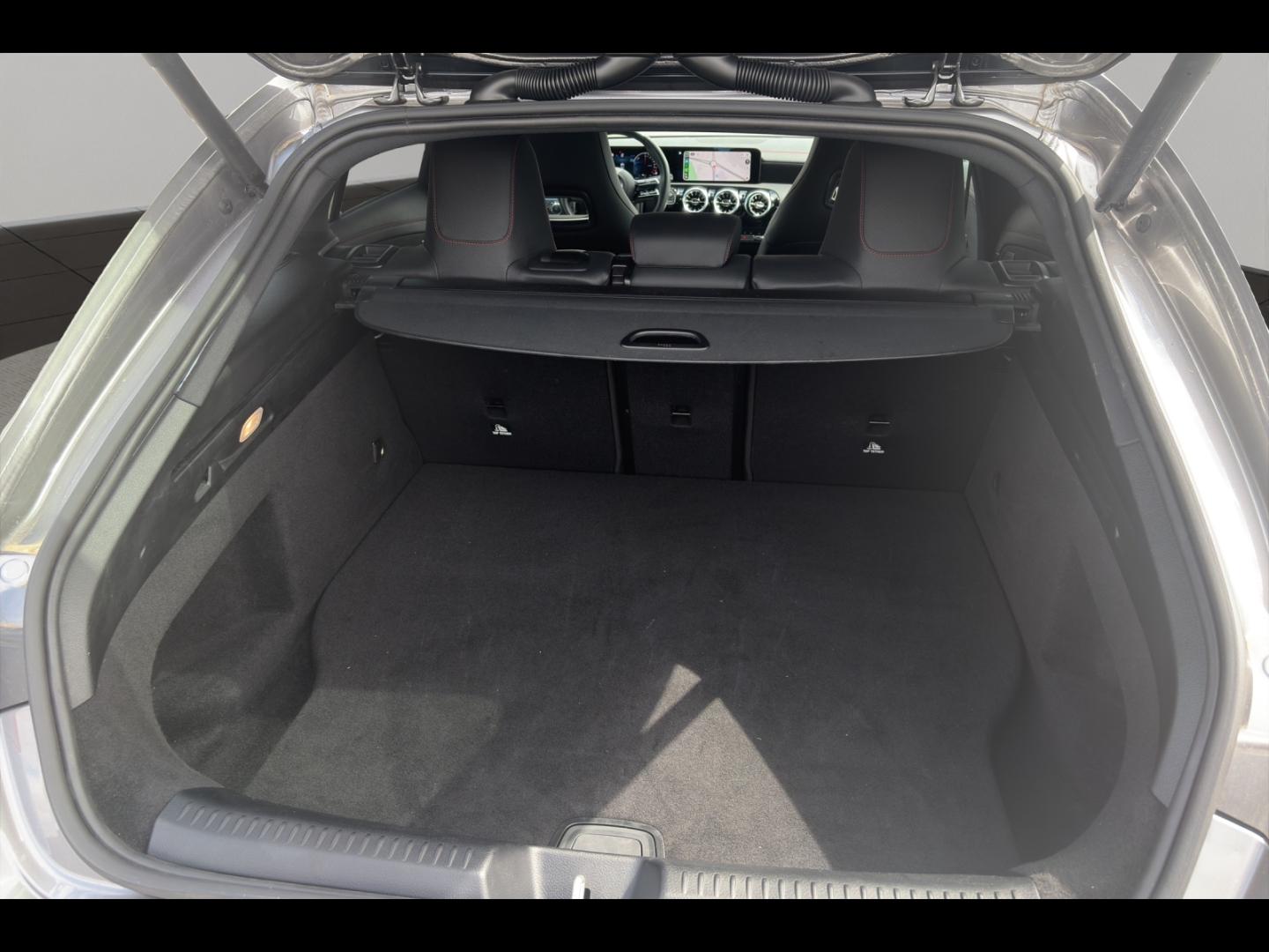 Image MERCEDES-BENZ CLA Shooting Brake 250 e Hybrid EQ 218ch AMG Line 8G-DCT