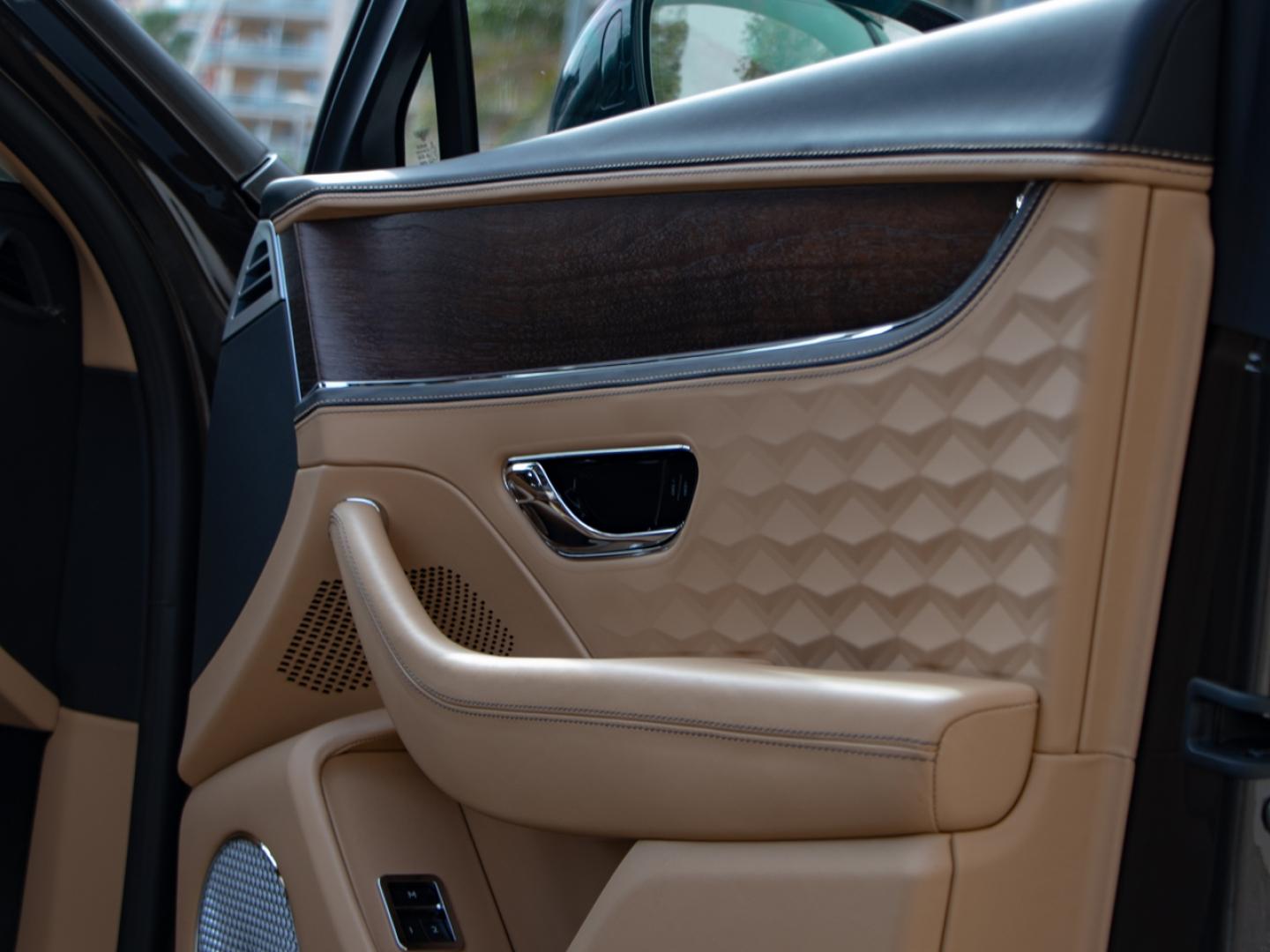 Image BENTLEY Flying Spur Mulliner V8 Hybrid 4.0 782ch