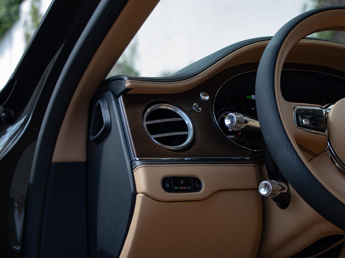 Image BENTLEY Flying Spur Mulliner V8 Hybrid 4.0 782ch