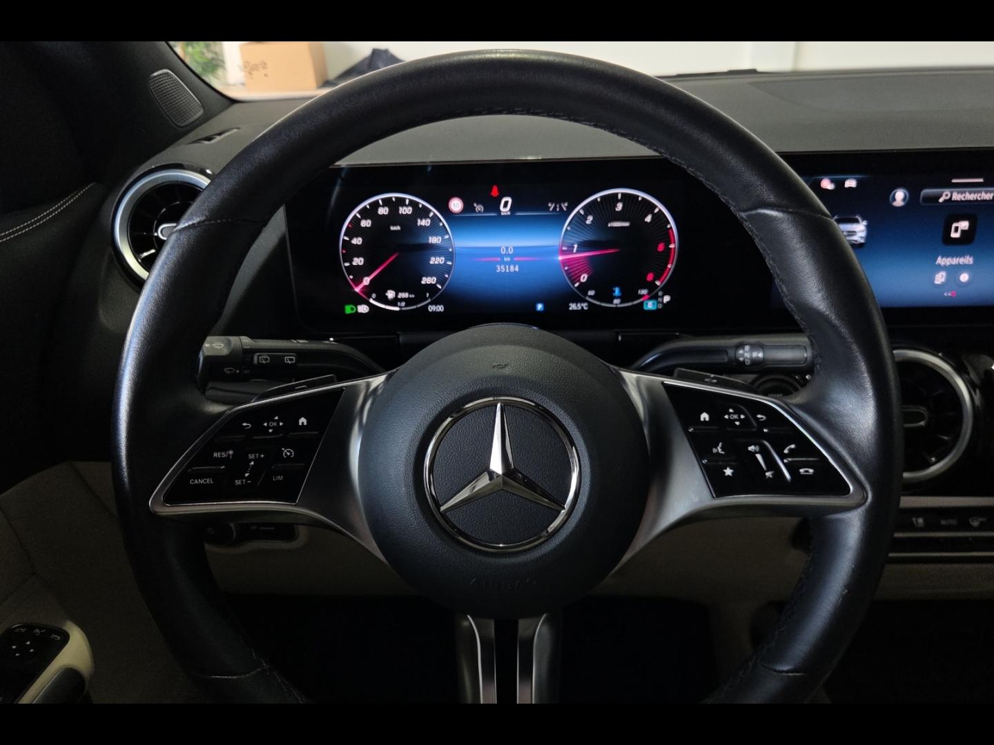 Image MERCEDES-BENZ GLA 180 d 116ch Progressive Line 8G-DCT