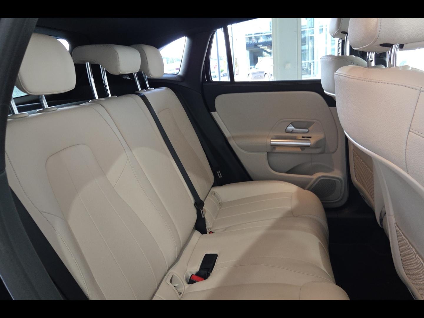 Image MERCEDES-BENZ GLA 180 d 116ch Progressive Line 8G-DCT