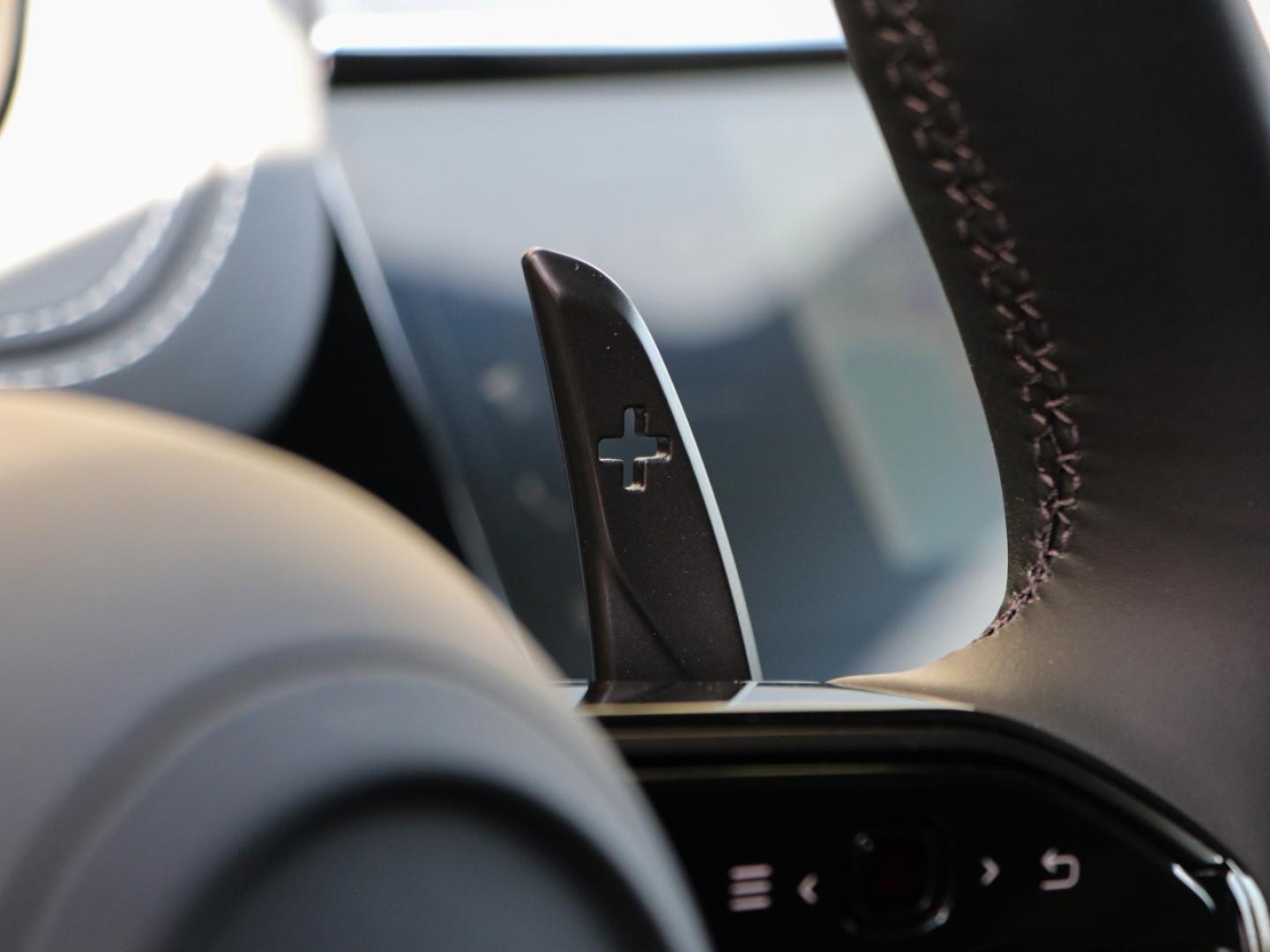 Image ASTON MARTIN DBX 4.0 V8 biturbo 727ch S