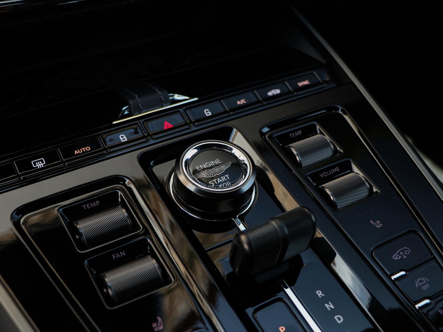 Image ASTON MARTIN DBX 4.0 V8 biturbo 727ch S
