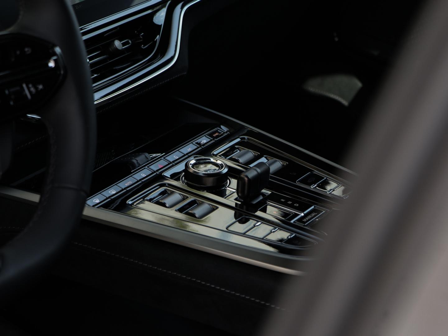 Image ASTON MARTIN DBX 4.0 V8 biturbo 727ch S