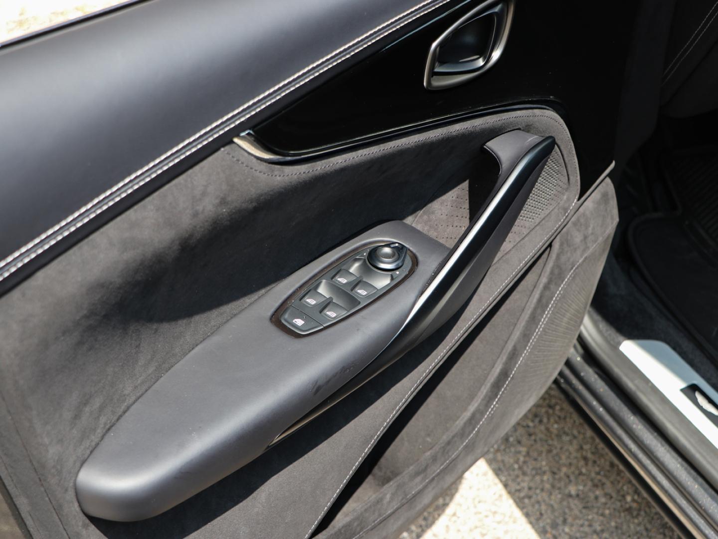 Image ASTON MARTIN DBX 4.0 V8 biturbo 727ch S