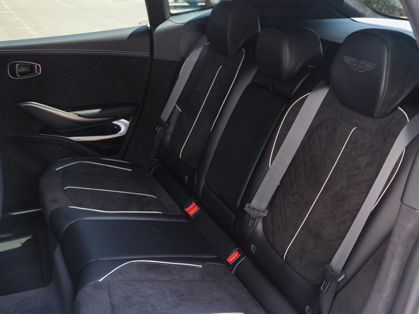 Image ASTON MARTIN DBX 4.0 V8 biturbo 727ch S