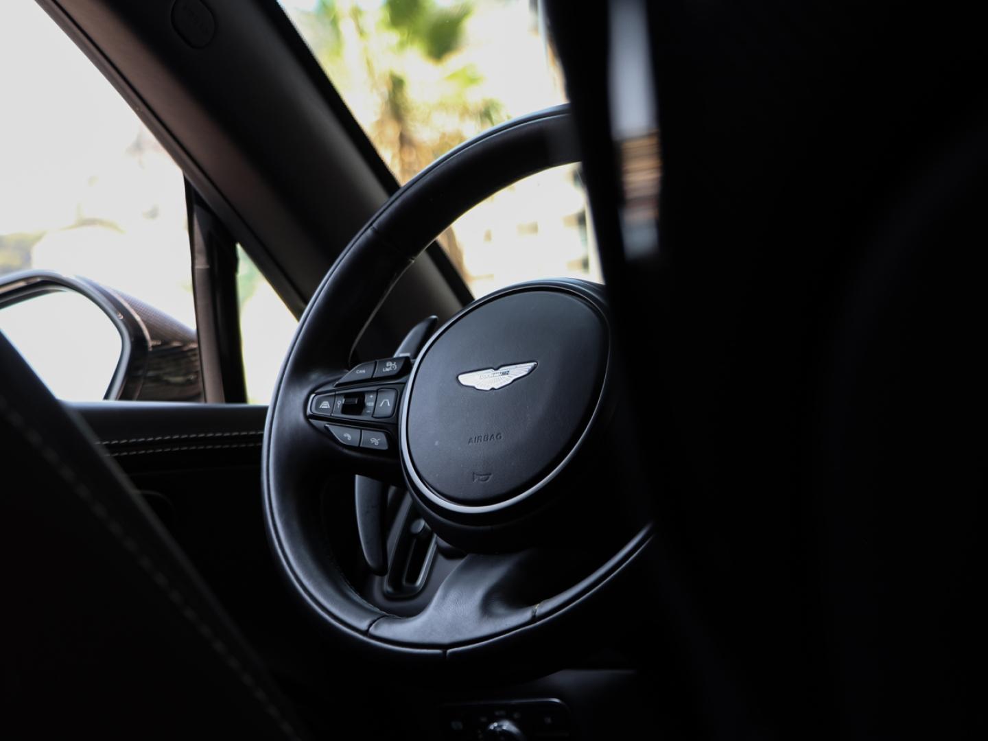 Image ASTON MARTIN DBX 4.0 V8 biturbo 707ch BVA9