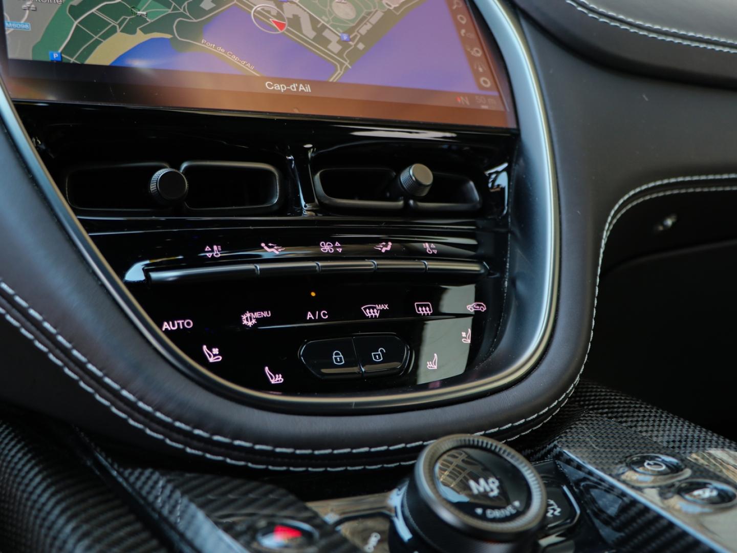 Image ASTON MARTIN DBX 4.0 V8 biturbo 707ch BVA9