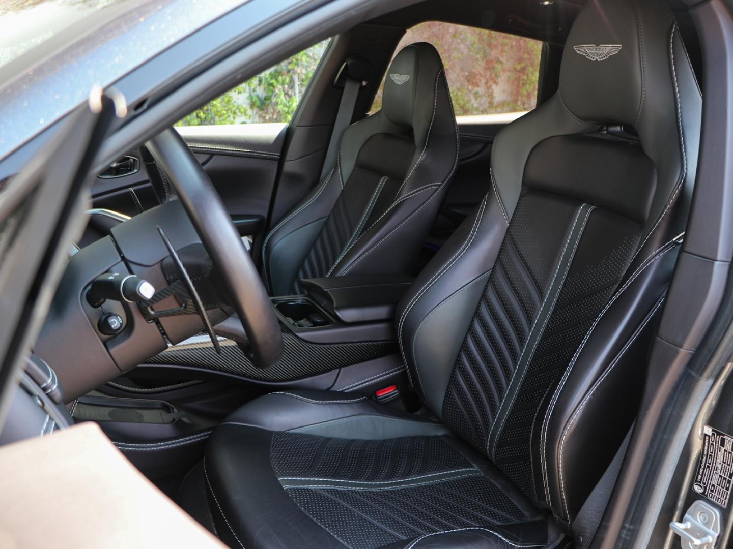 Image ASTON MARTIN DBX 4.0 V8 biturbo 707ch BVA9