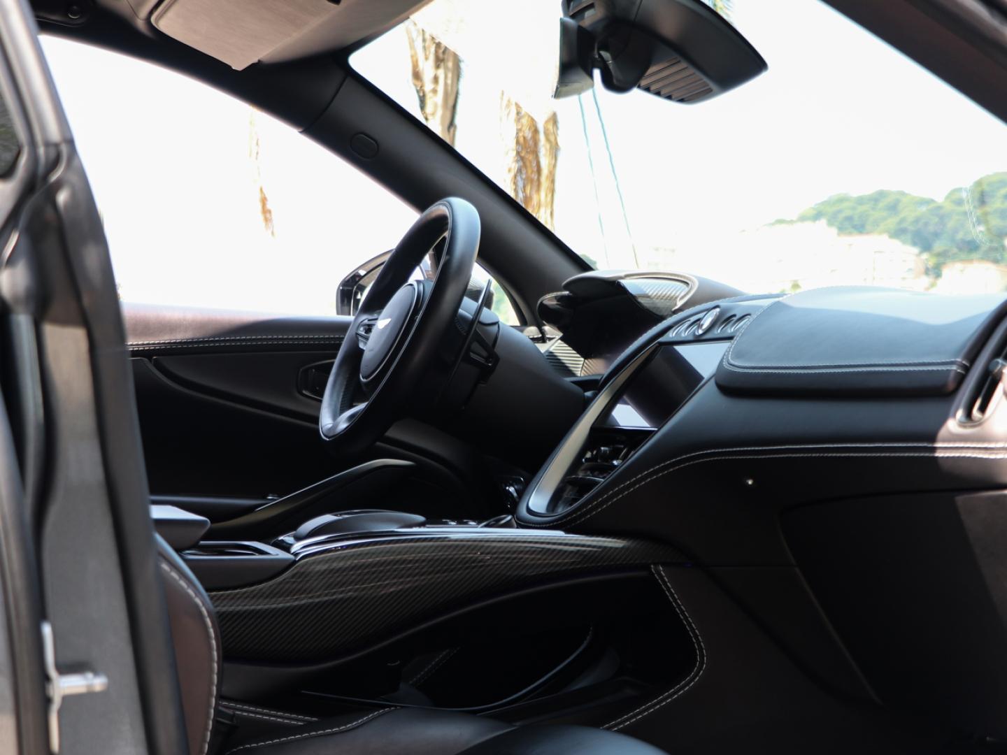Image ASTON MARTIN DBX 4.0 V8 biturbo 707ch BVA9