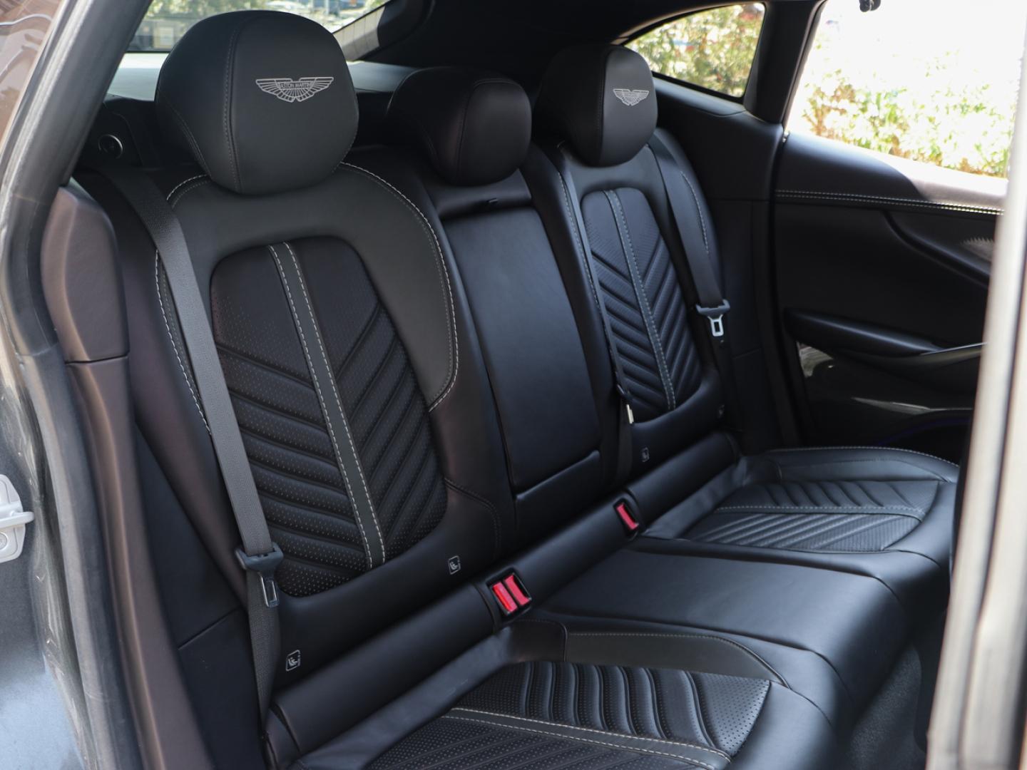 Image ASTON MARTIN DBX 4.0 V8 biturbo 707ch BVA9