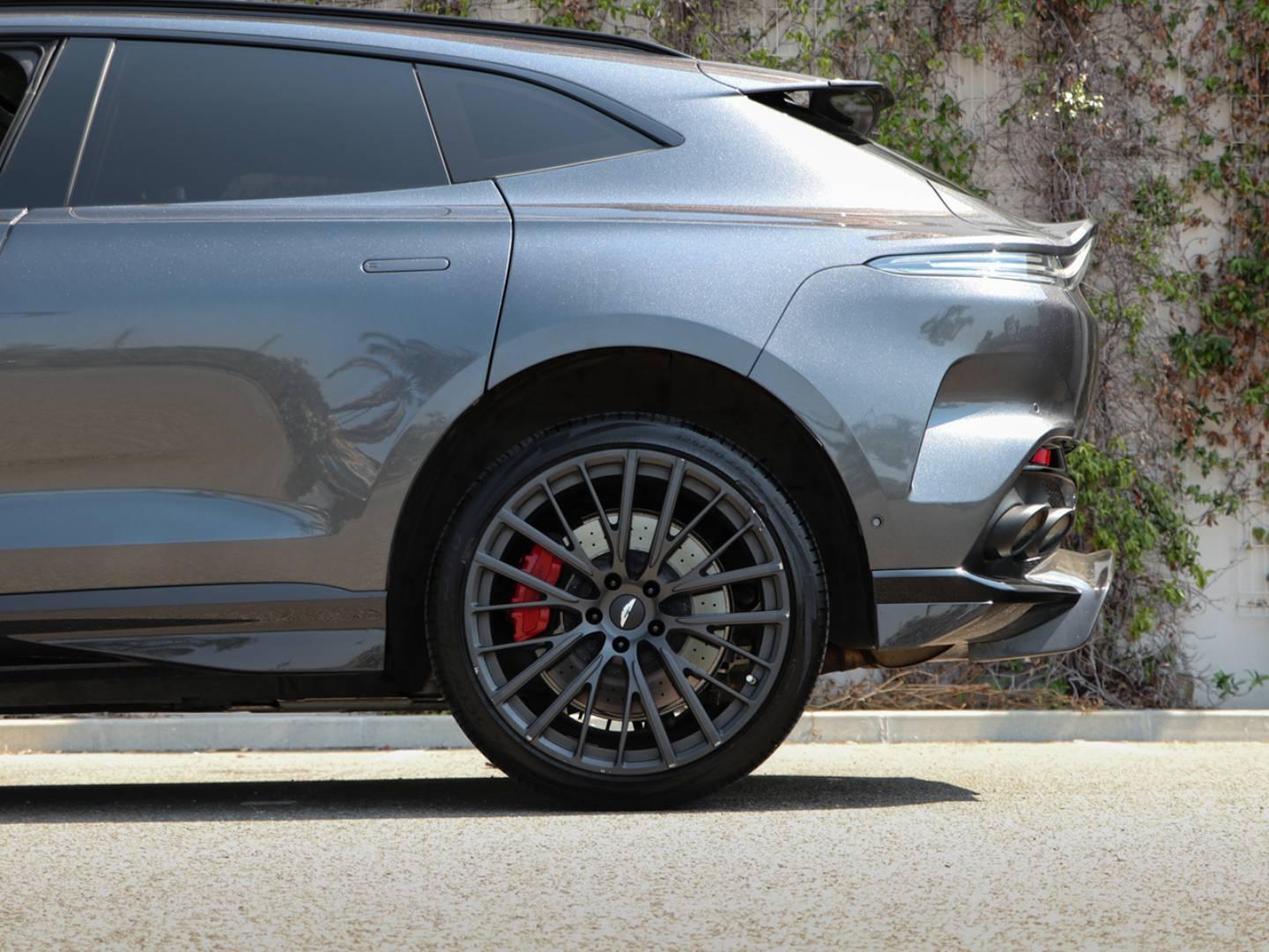 Image ASTON MARTIN DBX 4.0 V8 biturbo 707ch BVA9