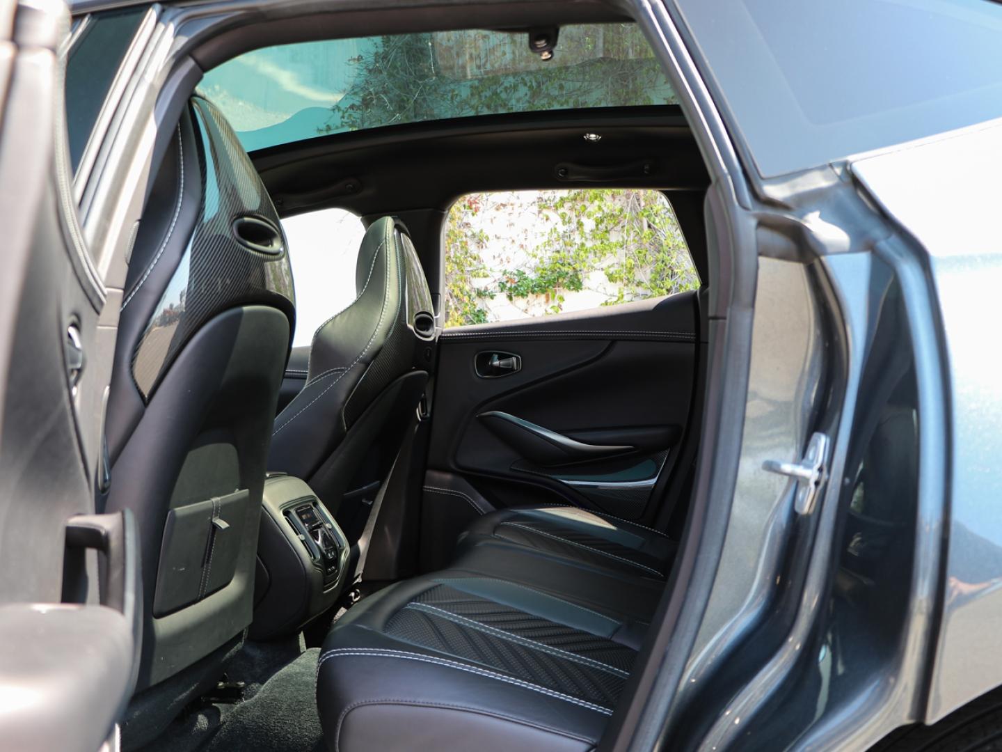 Image ASTON MARTIN DBX 4.0 V8 biturbo 707ch BVA9
