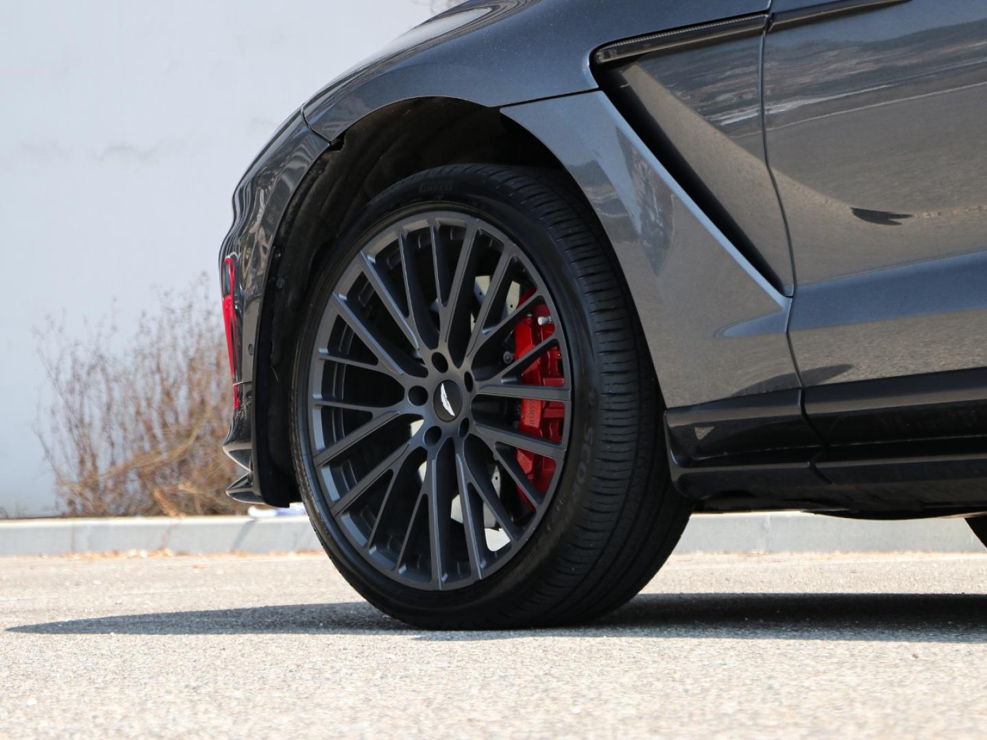 Image ASTON MARTIN DBX 4.0 V8 biturbo 707ch BVA9