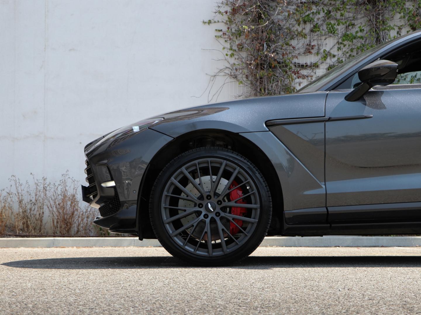 Image ASTON MARTIN DBX 4.0 V8 biturbo 707ch BVA9