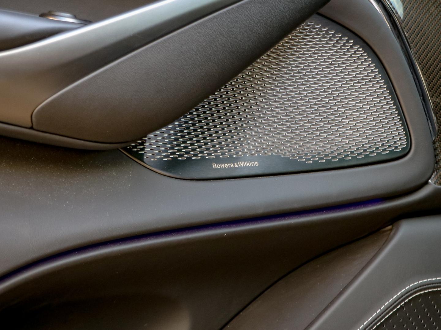 Image ASTON MARTIN DBX 4.0 V8 biturbo 707ch BVA9