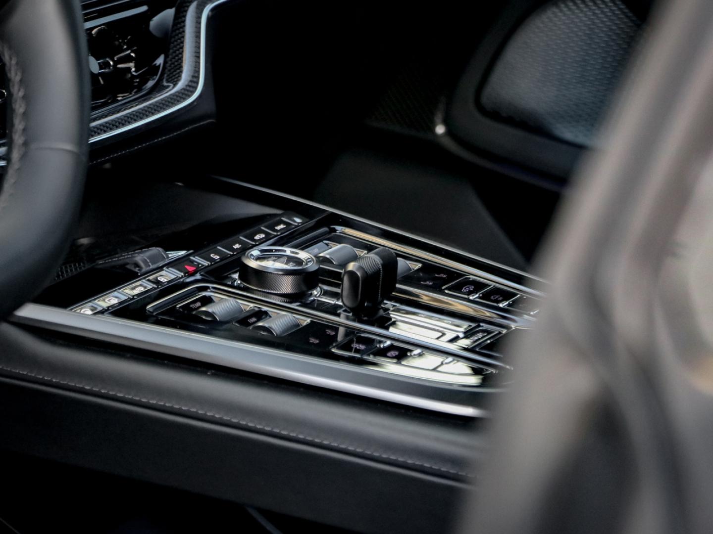 Image ASTON MARTIN DBX 4.0 V8 biturbo 707ch BVA9