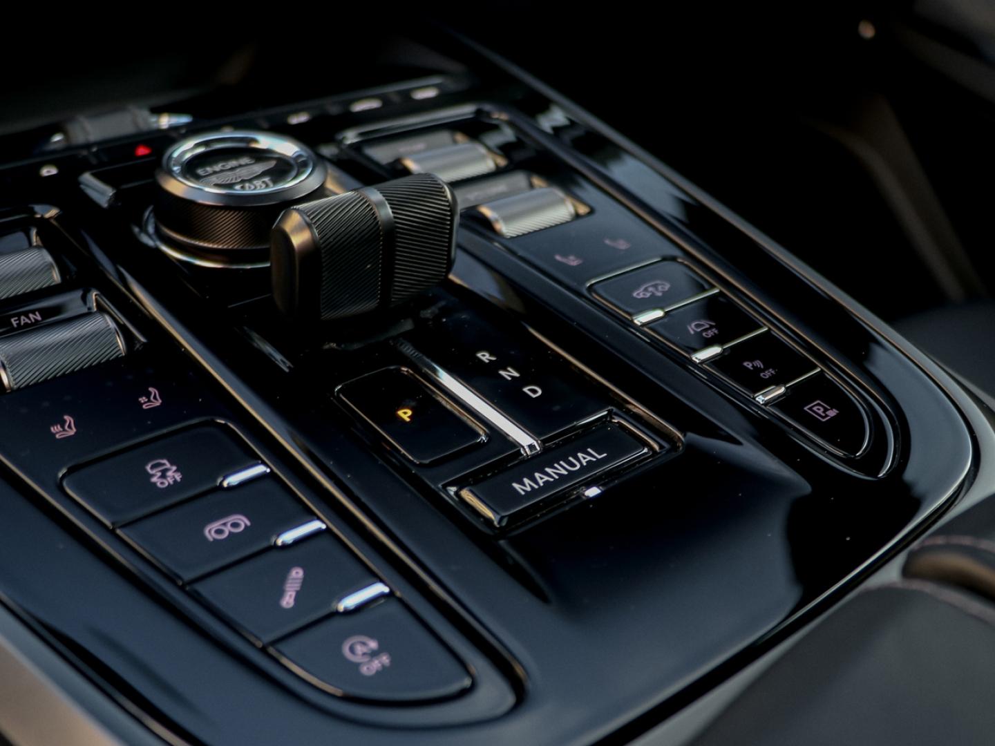 Image ASTON MARTIN DBX 4.0 V8 biturbo 707ch BVA9