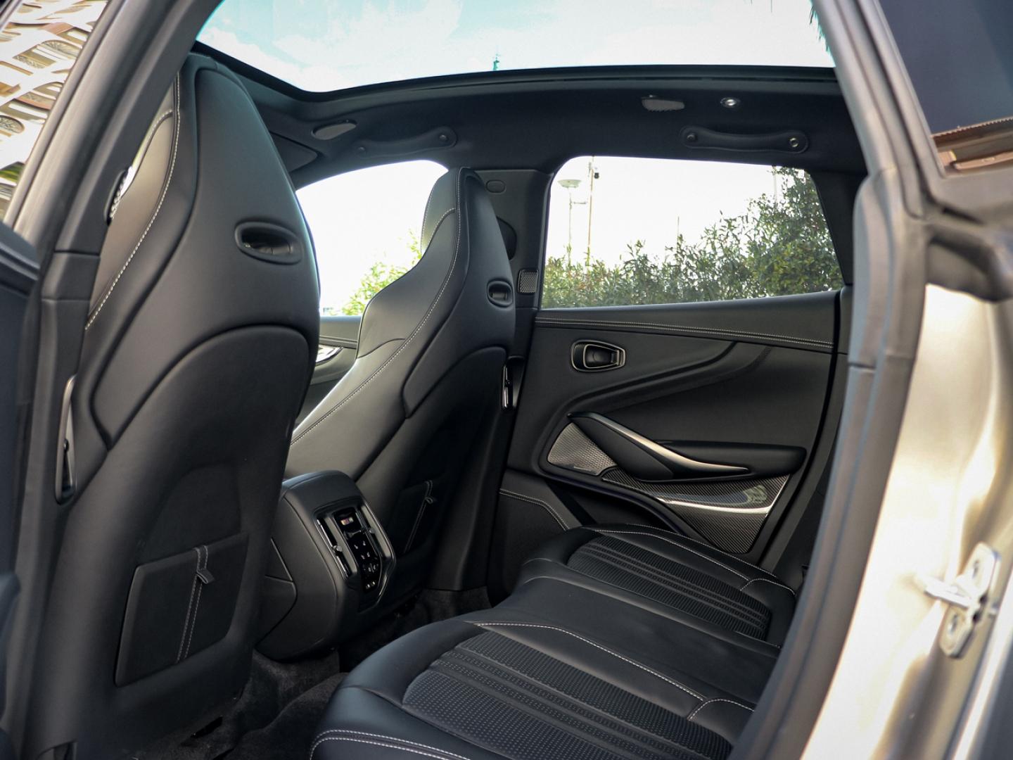 Image ASTON MARTIN DBX 4.0 V8 biturbo 707ch BVA9