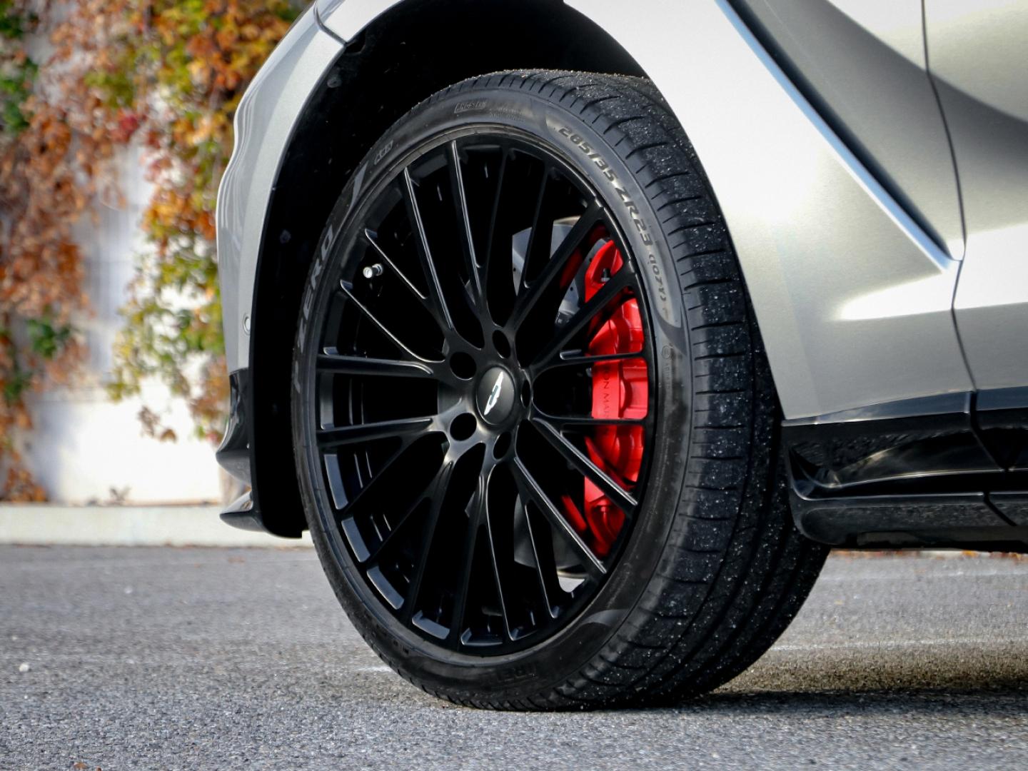 Image ASTON MARTIN DBX 4.0 V8 biturbo 707ch BVA9