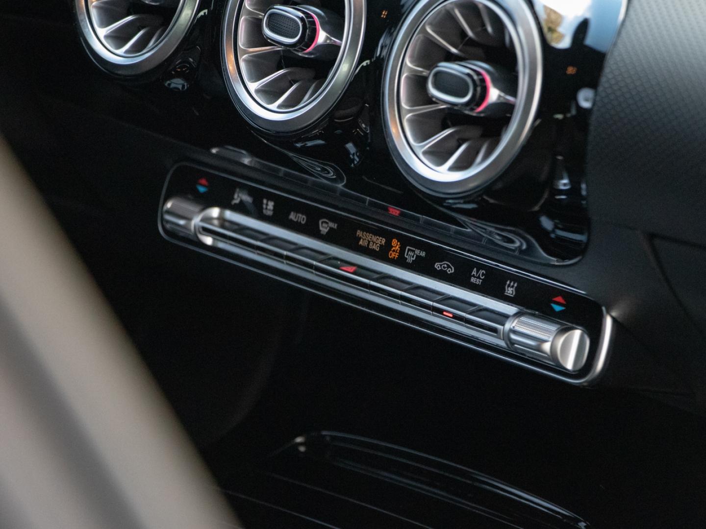 Image MERCEDES-BENZ CLA Shooting Brake 250 e Hybrid EQ 218ch AMG Line 8G-DCT
