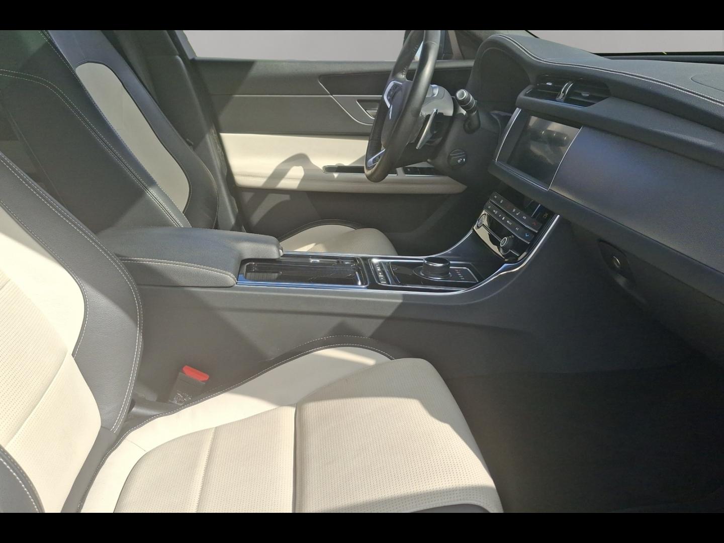 Image JAGUAR XF D200 MHEV HSE BVA8 AWD