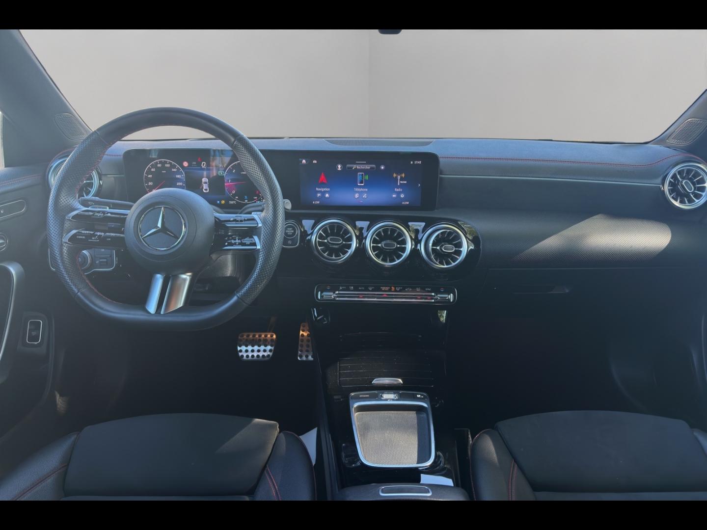 Image MERCEDES-BENZ CLA 200 d 150ch AMG Line 8G-DCT