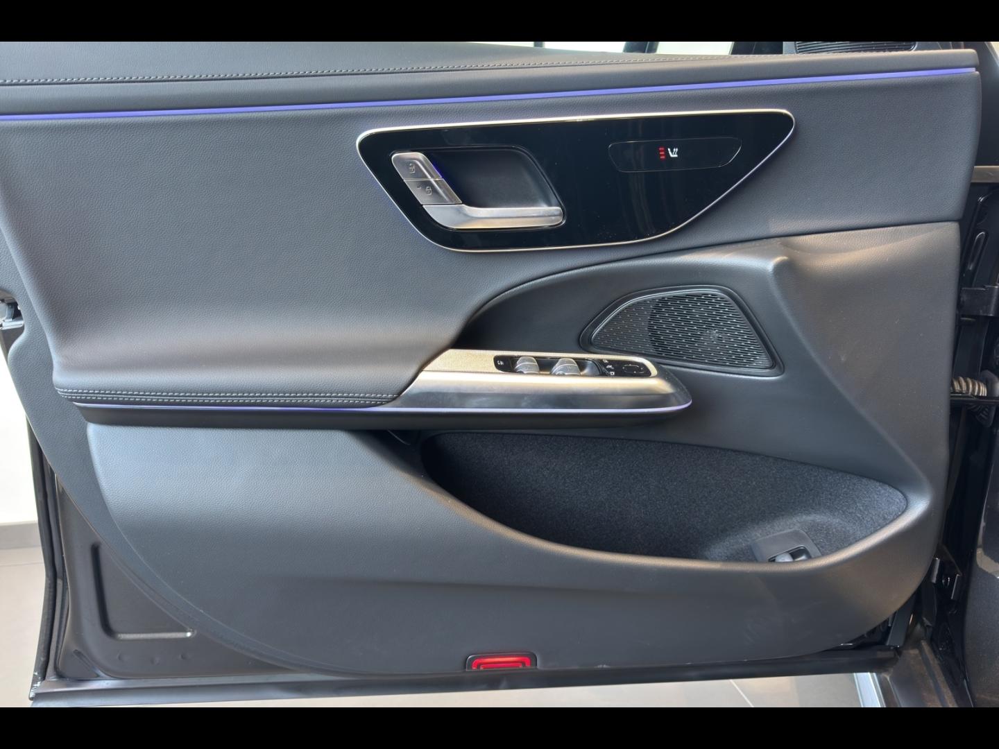 Image MERCEDES-BENZ Classe E All-Terrain 300 d e Hybrid EQ 197+129ch 4Matic 9G-Tronic Alt+