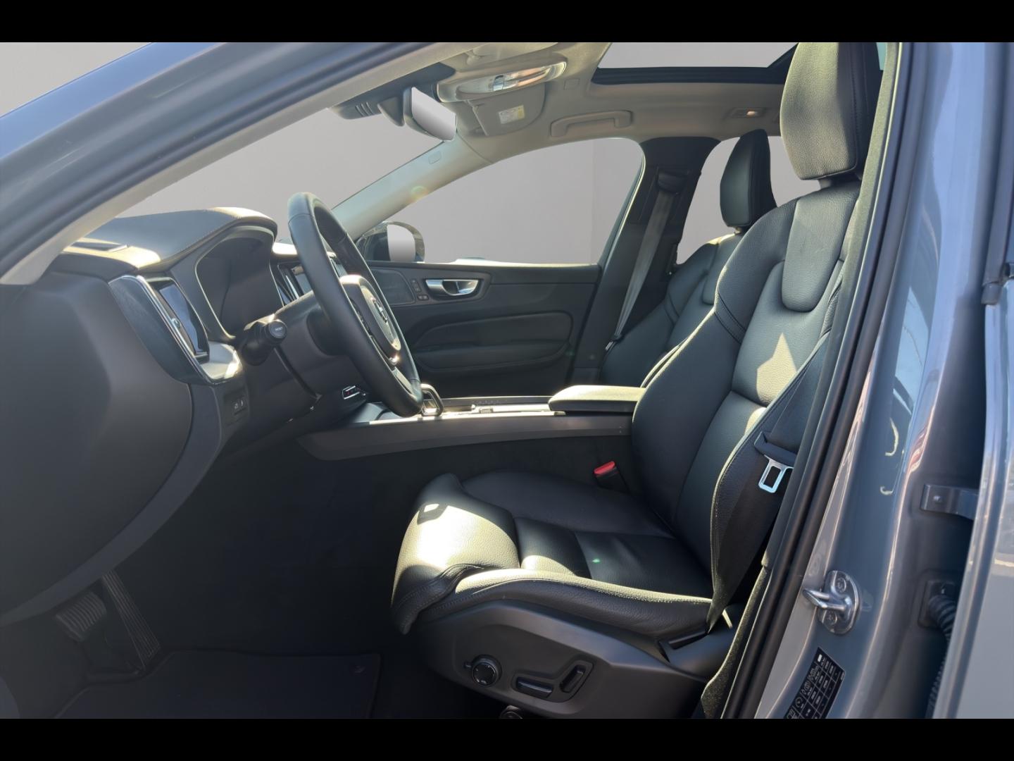 Image VOLVO XC60 T6 Hybride Rechargeable 253 + 145ch Ultra Style Dark Geartronic 8 AWD