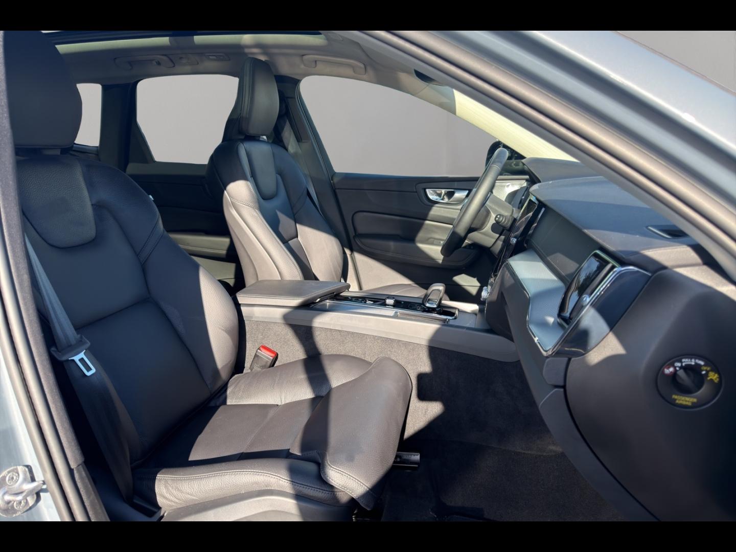 Image VOLVO XC60 T6 Hybride Rechargeable 253 + 145ch Ultra Style Dark Geartronic 8 AWD