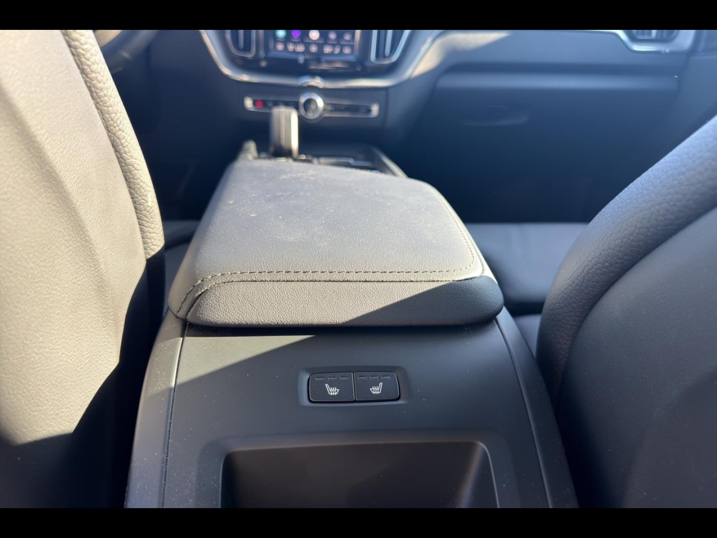 Image VOLVO XC60 T6 Hybride Rechargeable 253 + 145ch Ultra Style Dark Geartronic 8 AWD