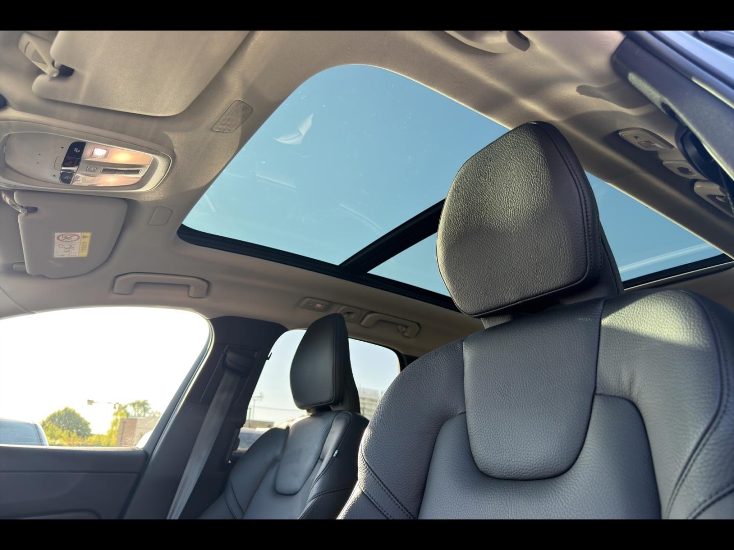 Image VOLVO XC60 T6 Hybride Rechargeable 253 + 145ch Ultra Style Dark Geartronic 8 AWD