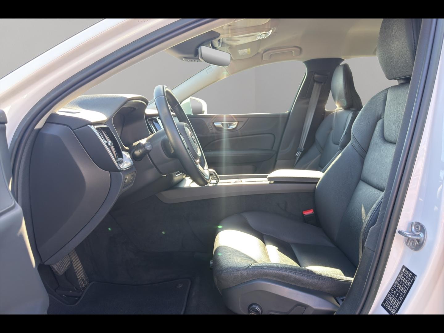 Image VOLVO V60 B4 197ch Momentum Business Geartronic 8