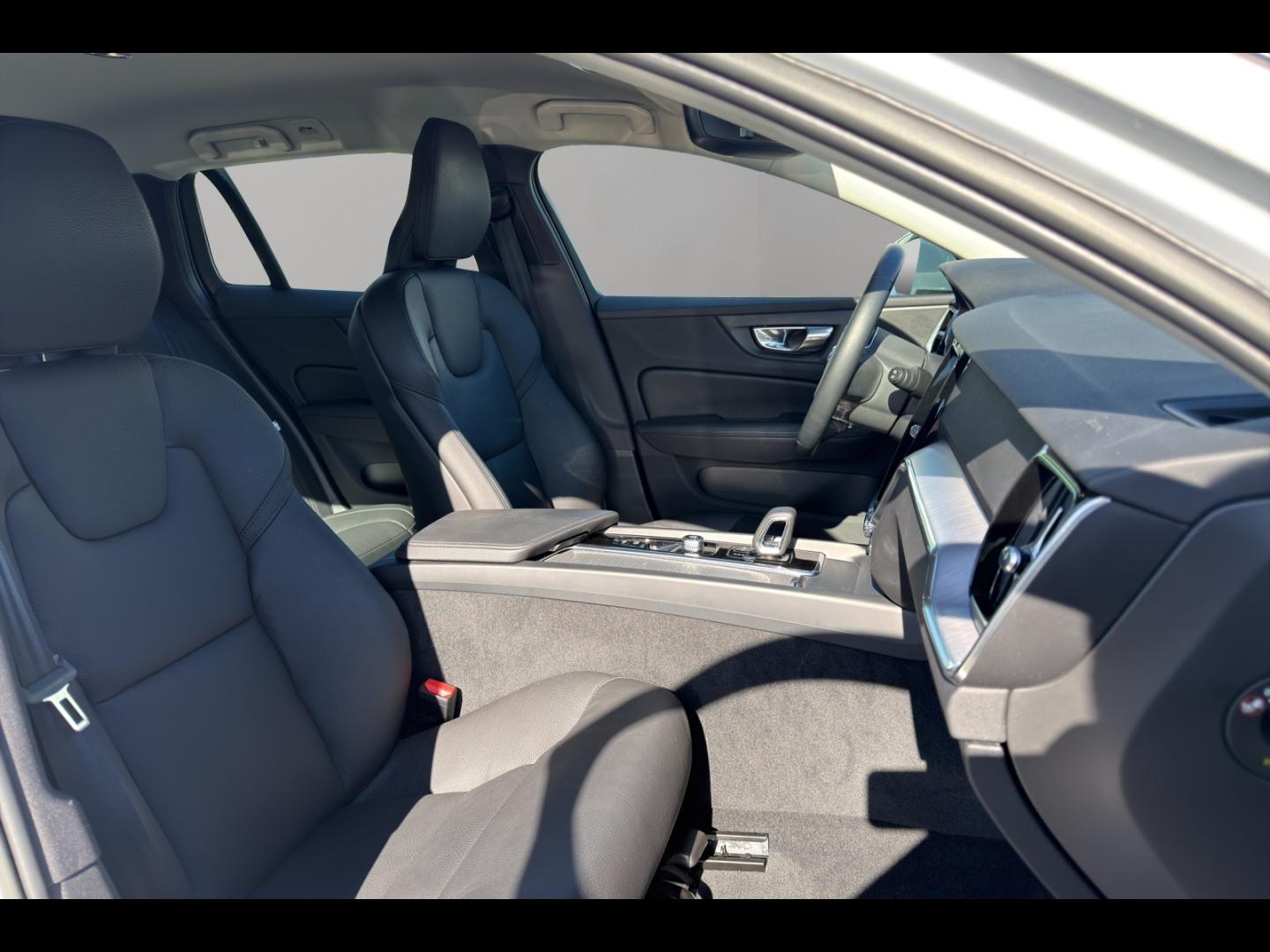 Image VOLVO V60 B4 197ch Momentum Business Geartronic 8