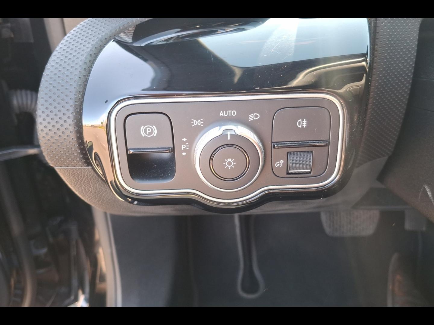 Image MERCEDES-BENZ Classe A 200 d 150ch Progressive Line 8G-DCT