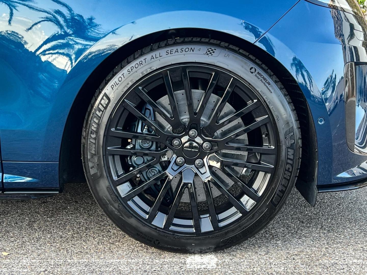 Image LAND-ROVER Range Rover Sport 4.4 P635 635ch MHEV SV Carbon