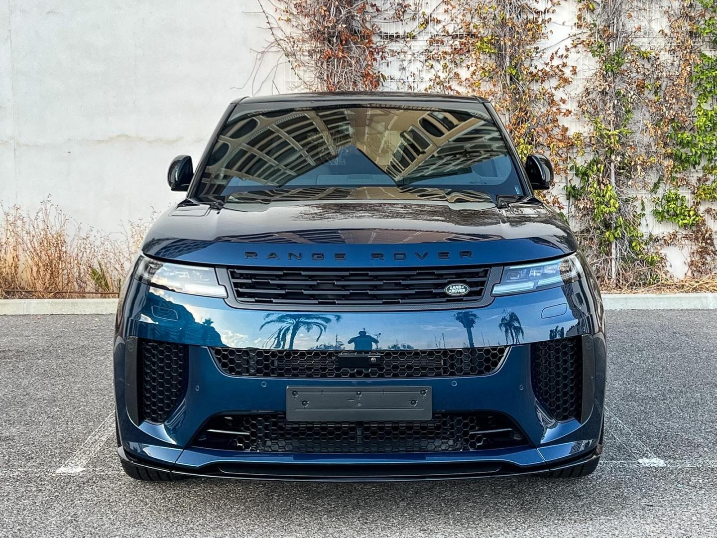 Image LAND-ROVER Range Rover Sport 4.4 P635 635ch MHEV SV Carbon
