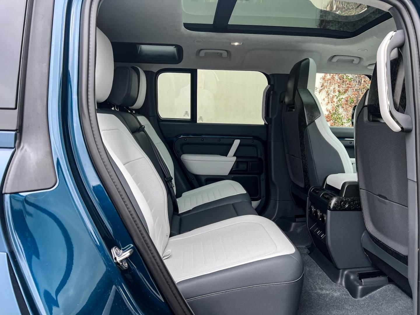 Image LAND-ROVER Defender 110 4.4 P635 Octa